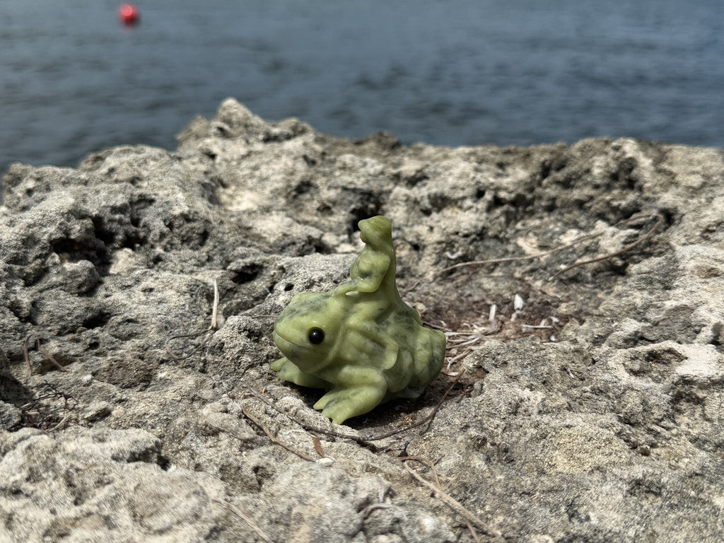 Green jade frog w/ faerie