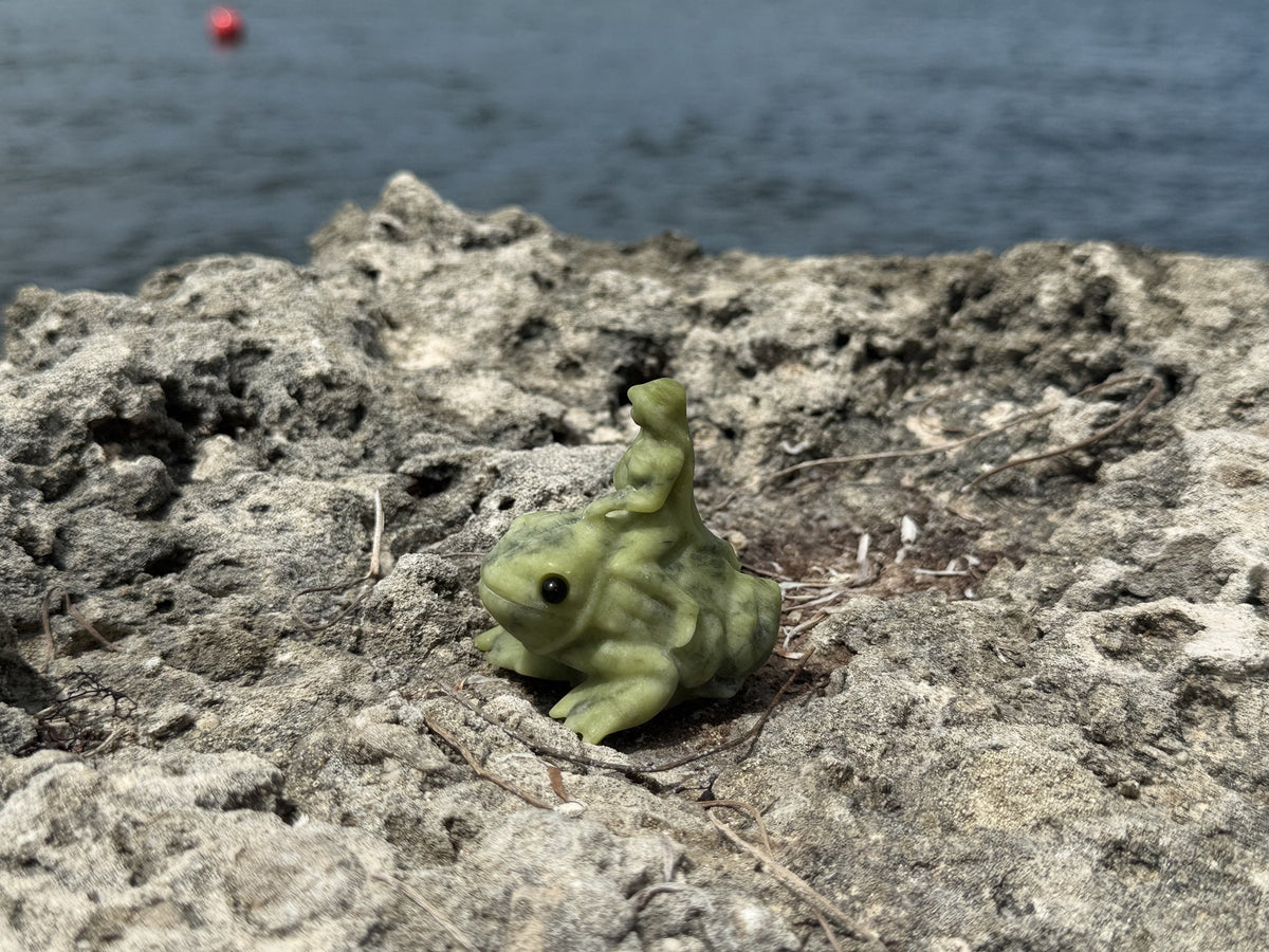 Green jade frog w/ faerie
